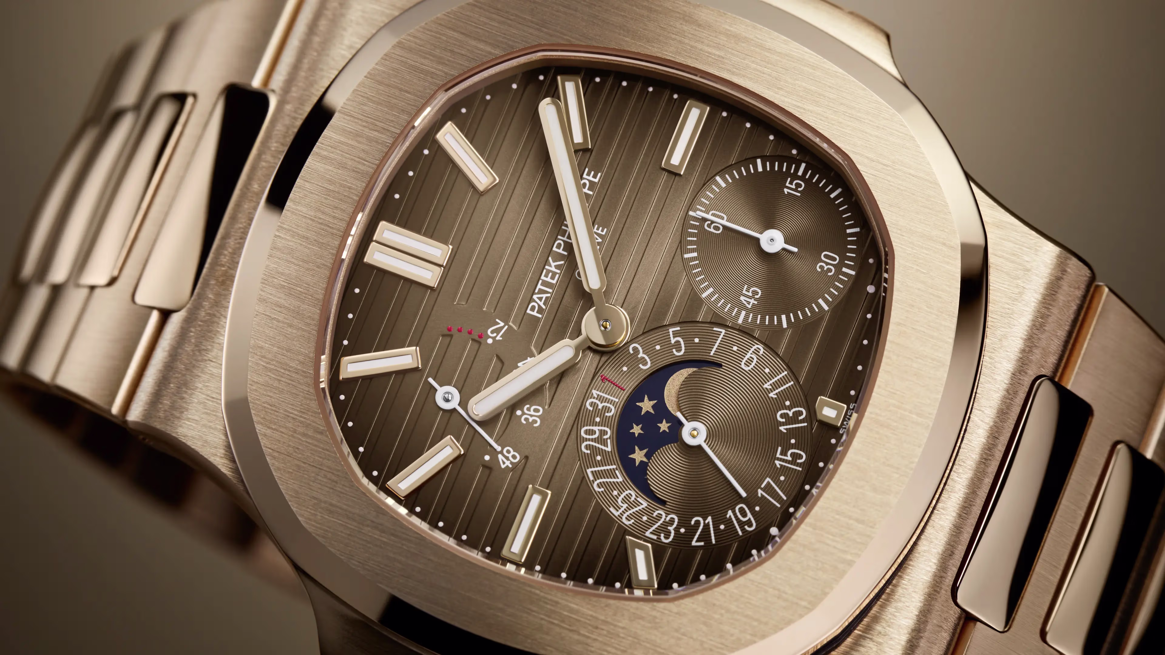 Why Collectors Love the Patek Philippe Nautilus 5712/1R